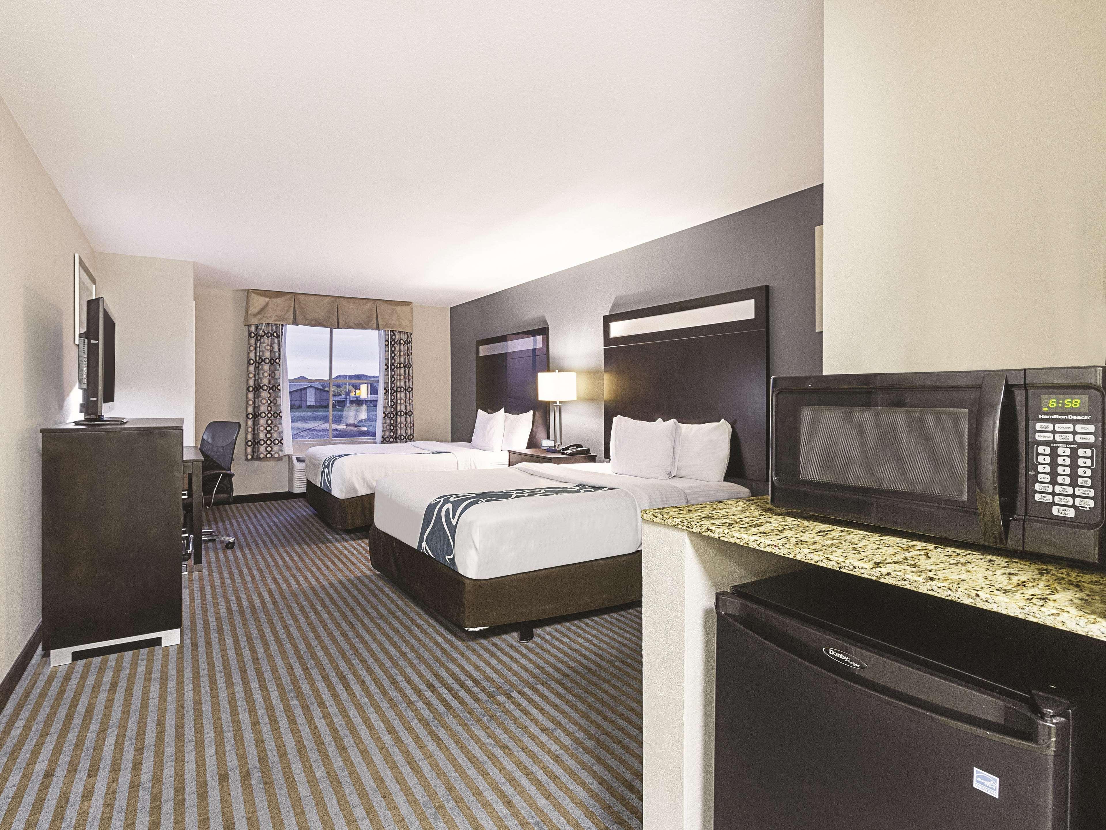 La Quinta Inn & Suites Casino And Bar By Wyndham Glendive Exterior foto