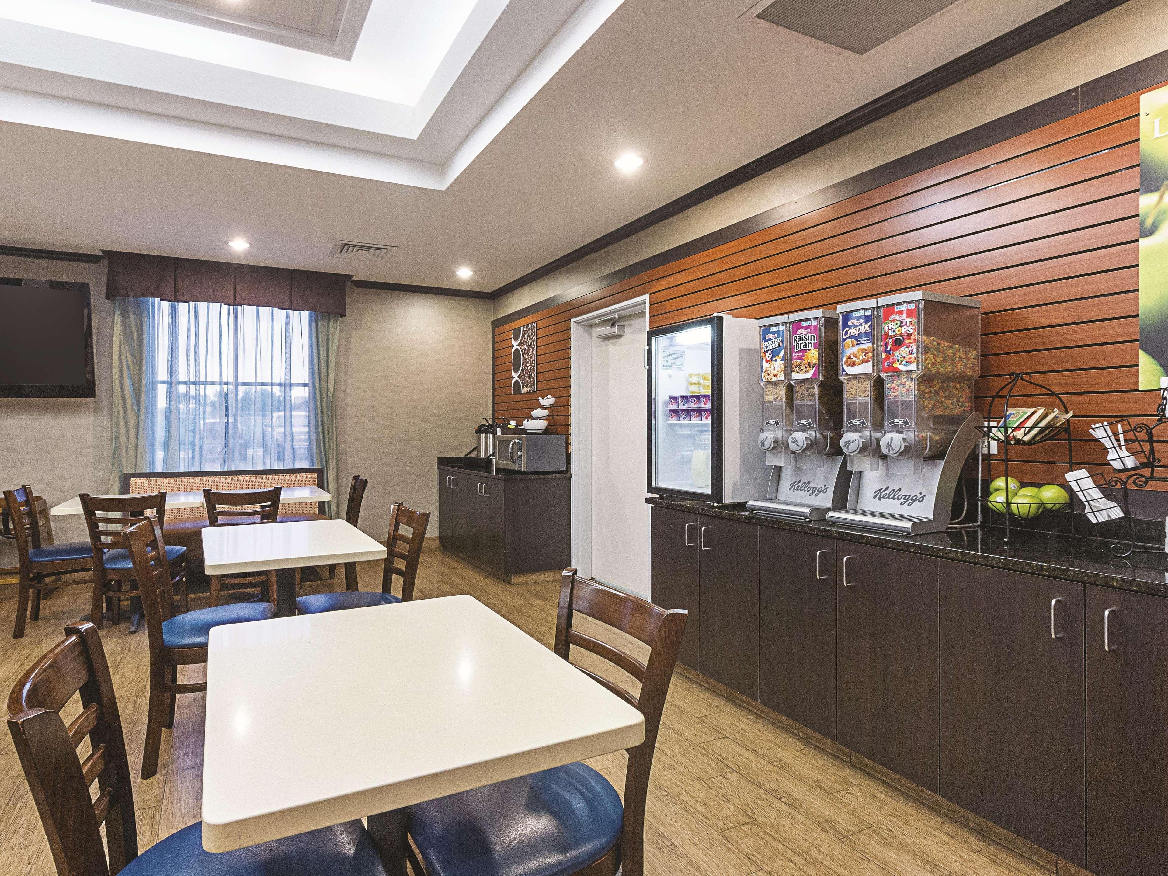 La Quinta Inn & Suites Casino And Bar By Wyndham Glendive Exterior foto
