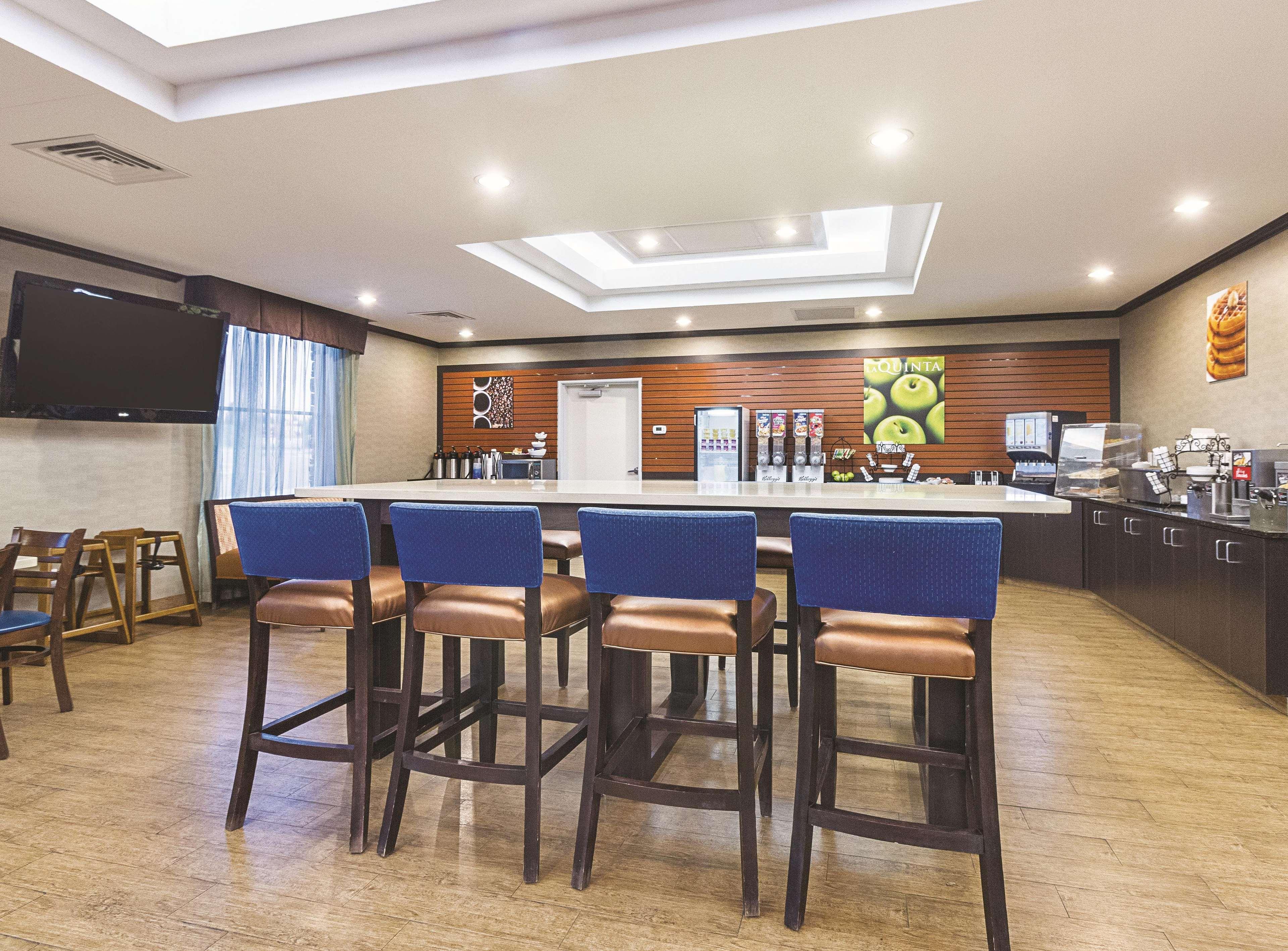 La Quinta Inn & Suites Casino And Bar By Wyndham Glendive Exterior foto
