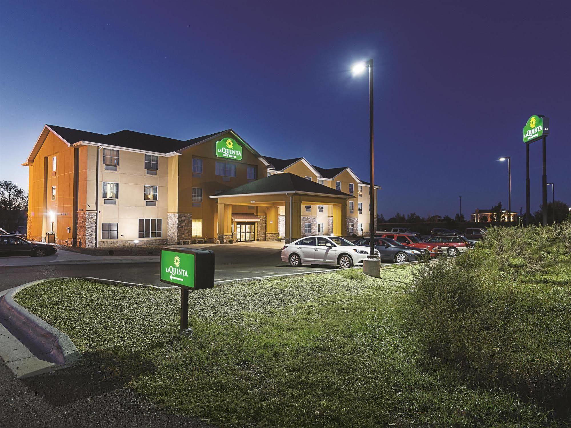 La Quinta Inn & Suites Casino And Bar By Wyndham Glendive Exterior foto
